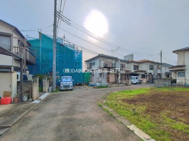 【前面道路含む現地写真】 | 坂戸市片柳　いろどりアイタウン　新築戸建　全1棟　1号棟