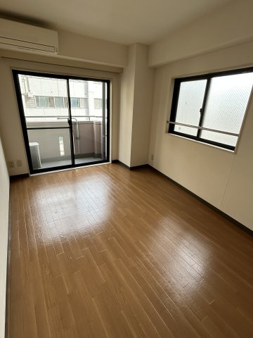 三鷹市下連雀４丁目の賃貸マンションの居間・リビング