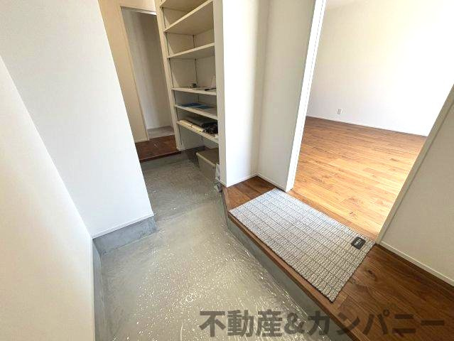 南吉田町の中古戸建の玄関|広々とした玄関スペースです