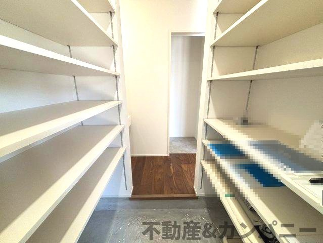 南吉田町の中古戸建の収納|たっぷり収納できるシューズクロークです