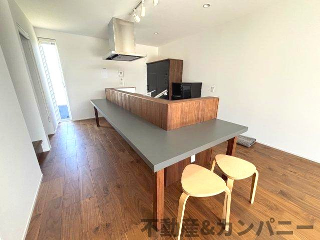 南吉田町の中古戸建のキッチン|カウンター付きキッチンです
