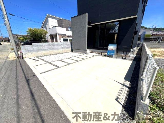 南吉田町の中古戸建の駐車場|駐車場に車を止められます