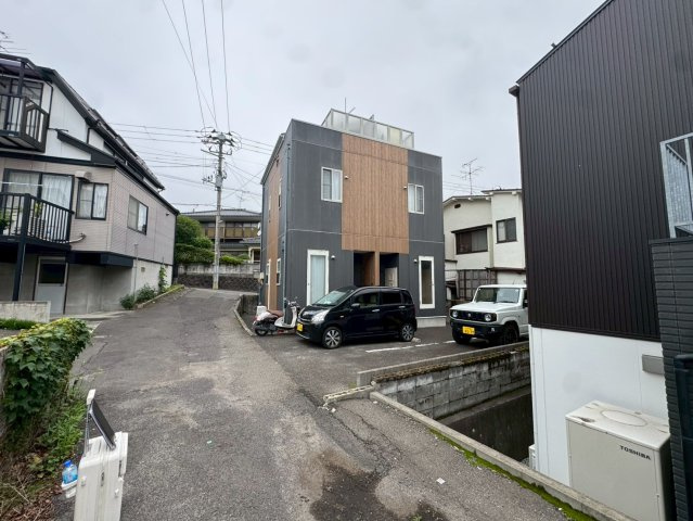 宮城県仙台市　一棟アパートの駐車場