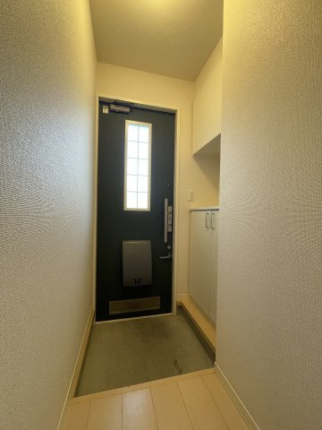 メゾン古閑中の玄関