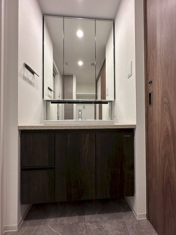 コンシェリア町屋の独立洗面台
