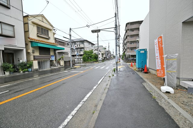 尼崎市稲葉荘1丁目新築一戸建て│3LDK+駐車1台可の前面道路含む現地写真|前面道路は西側12.0ｍ公道です。