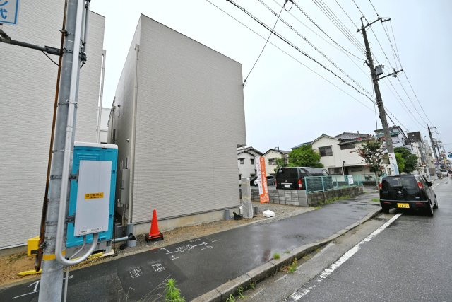 尼崎市稲葉荘1丁目新築一戸建て│3LDK+駐車1台可の前面道路含む現地写真|前面道路は西側12.0ｍ公道です。