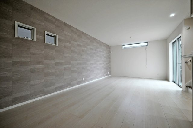 尼崎市稲葉荘1丁目新築一戸建て│3LDK+駐車1台可の居間・リビング|ゆとりある広さのLDKは、ご家族が自然と集まる心地よい空間。食事や会話を楽しみながら、ゆったりとした団らんの時間をお過ごしいただけます。