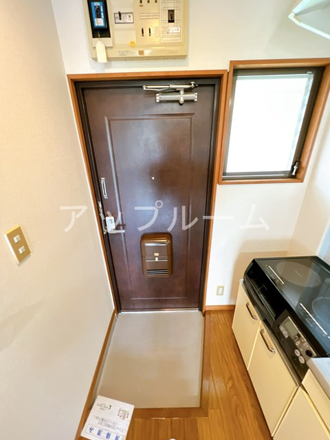 春日井市大留町２丁目のアパートの玄関