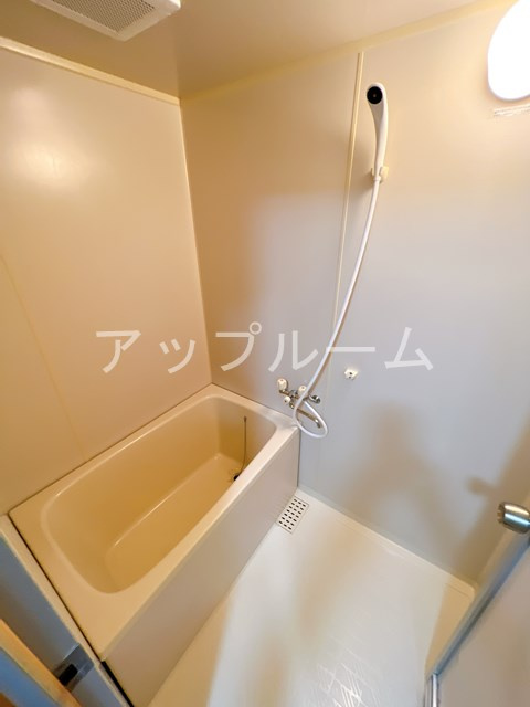 春日井市大留町２丁目のアパートの浴室
