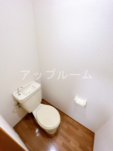 春日井市大留町２丁目のアパートのトイレ