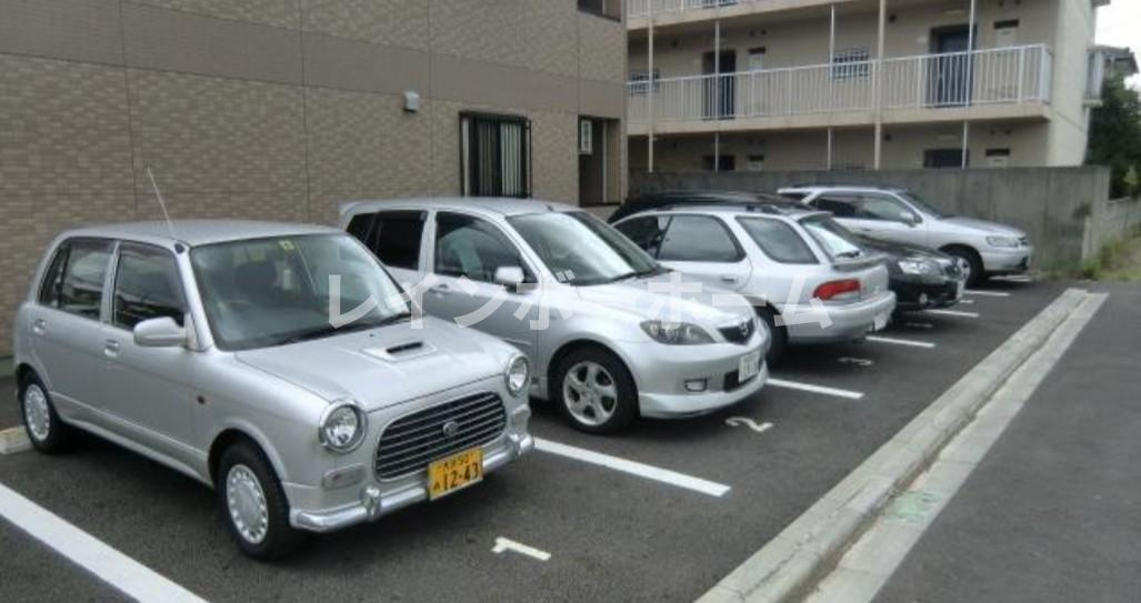 【仲介手数料：50％OFF】対象物件！の駐車場
