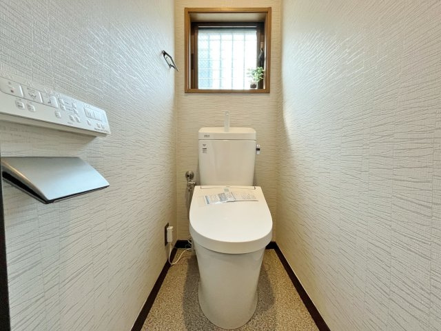 板橋区東坂下1丁目のトイレ|トイレは1階・2階にございます
温水洗浄暖房便座機能付
水回りは全て新規交換済みで気持ちよくお使いいただけます
