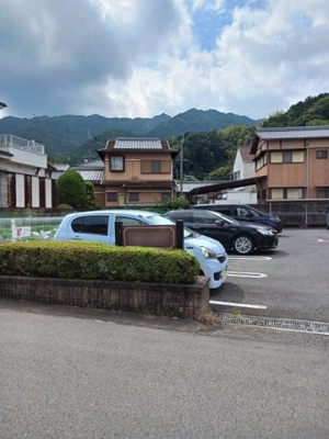 【駐車場】 | グラースアンジュⅡ | 駐車場があるので、車を買う予定の方も安心です