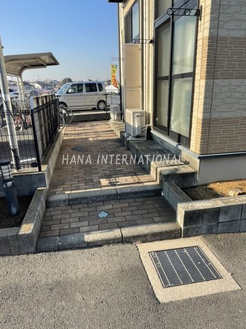 レオパレス栗山のエントランス