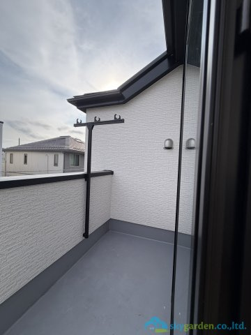 厚木市上落合2期　新築戸建　全3棟3号棟のバルコニー