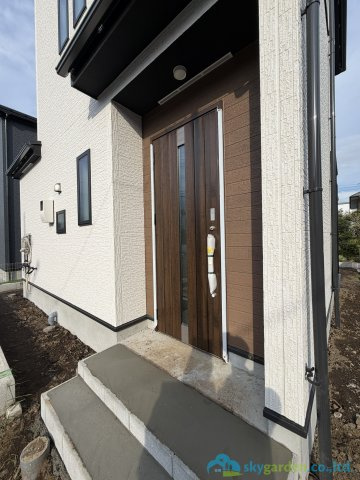 厚木市上落合2期　新築戸建　全3棟3号棟の玄関