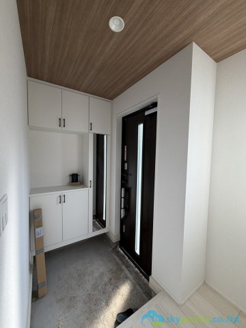 厚木市上落合2期　新築戸建　全3棟3号棟の玄関