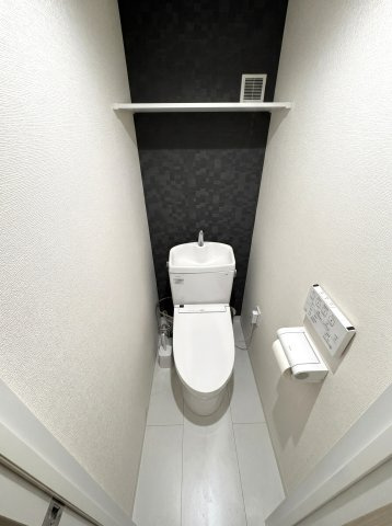 スカイラークコーポのトイレ|トイレ
※写真はAI加工で荷物を消去しており、現況と異なる場合があります。