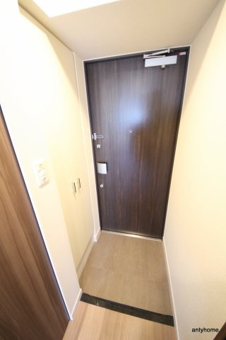 プレサンス扇町駅前　仲介手数料無料の玄関