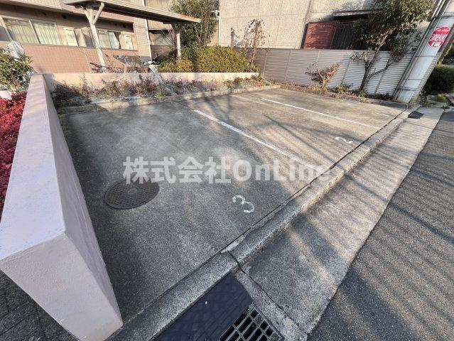 ヴィラハピネスの駐車場