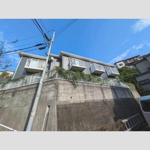 横浜市鶴見区馬場５丁目のアパートの外観