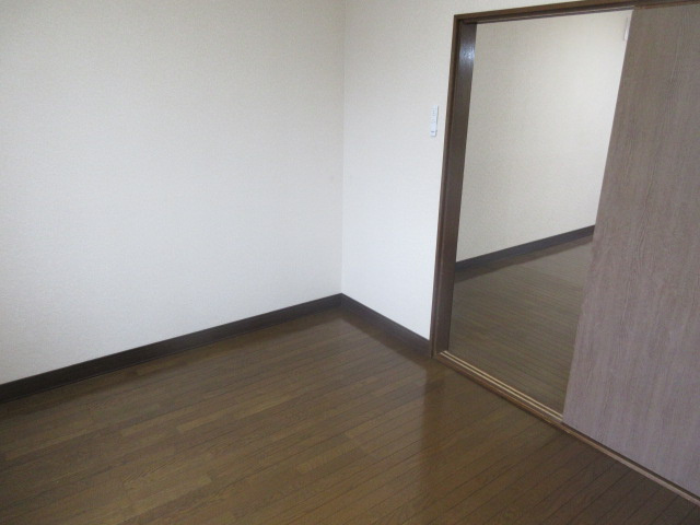 エスレイア西町の洋室