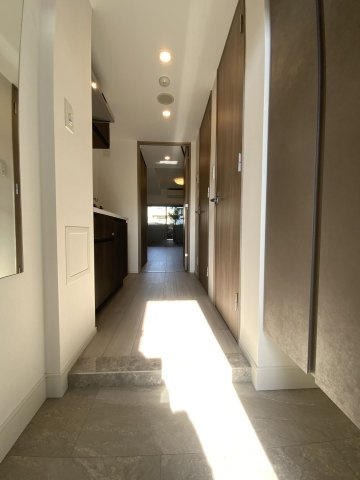 コンシェリア町屋の玄関