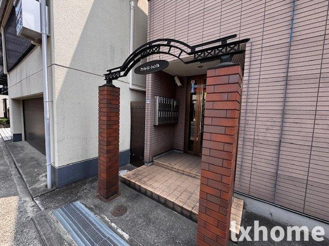 アンソレイエ・シャンブルのエントランス|建物の内部です