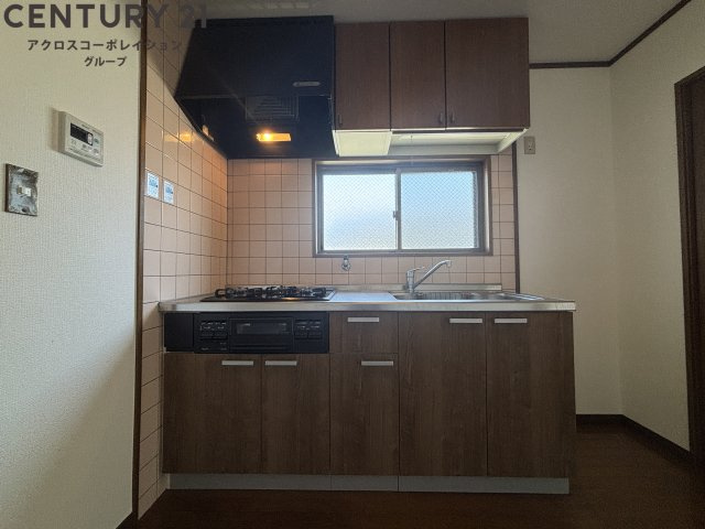 壁付けキッチンでスペースを最大限有効活用できます！
