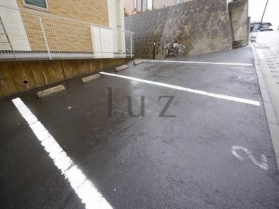 メゾンBの駐車場