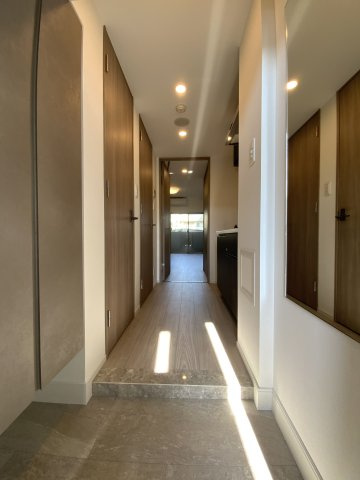 コンシェリア町屋の玄関