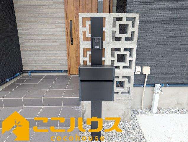 沖縄市登川　新築戸建て　全5棟　4号棟の設備|利便性に配慮した郵便ポスト付き機能門柱