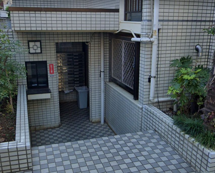Plaire新中野【プレール新中野】のエントランス|毎日通るエントランスはこのようになっています