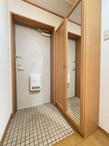 ウイングス7番館の玄関