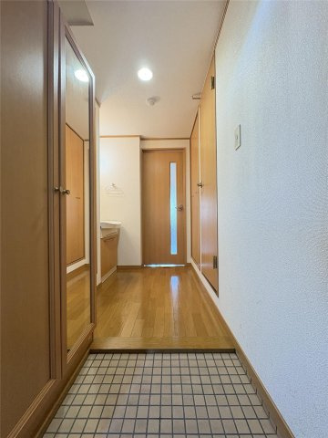 ウイングス7番館の玄関