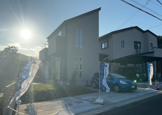 【庭】 | 庭があることでガーデニングや家庭菜園はもちろん、こどもの遊び場やペットを放して遊ぶことができます。また、家の周囲に余裕があるということです。隣地との間があれば、十分な日当たりと、風通しが確保できます。