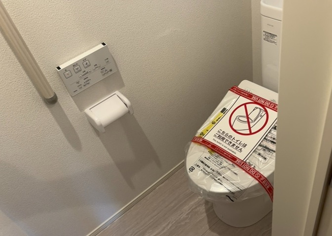 【トイレ】 | トイレは大きさや形、機能、抗菌性などが異なる多種多彩なタイプが各メーカーから出ています。それぞれに良さがあるため、事前にどういったタイプのトイレがいいのかをご家庭内で決めて、内見に行くといいでしょう。