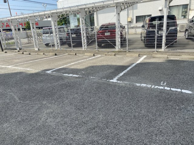 ファーストイン広畑の駐車場