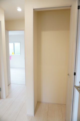 越谷市相模町6丁目 新築分譲住宅の収納|2階 廊下