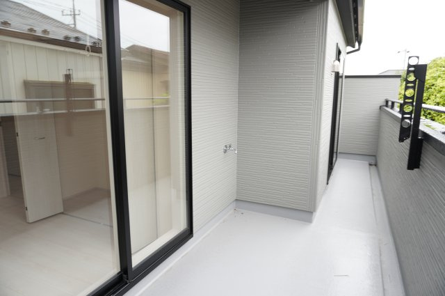 越谷市相模町6丁目 新築分譲住宅のバルコニー|外水栓あります