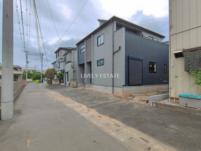 越谷市相模町6丁目 新築分譲住宅の前面道路含む現地写真