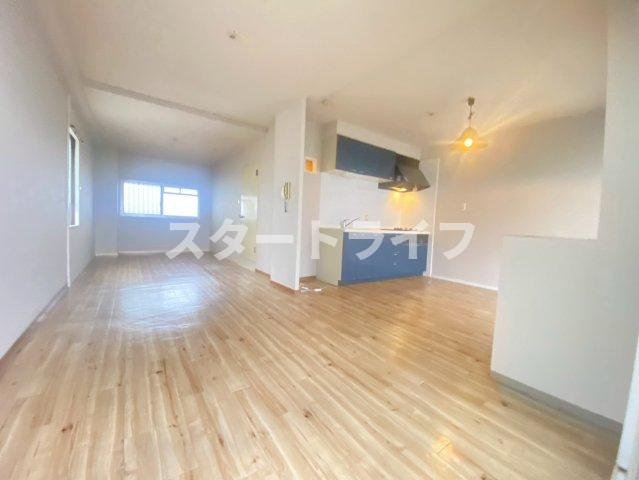大阪市淀川区十八条３丁目の賃貸マンションの居間・リビング