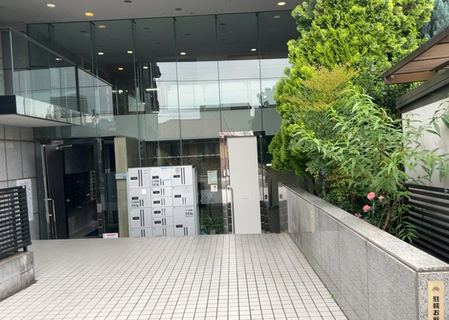 【防犯設備】 | メゾン・ド・ノア元横山 | 室内の防犯設備もチェックしましょう！モニター付きインターホンが設置されているか、防犯シャッターが設備されているか、ベランダに人が上がってきにくい高さかなどチェックしておくと入居後も安心できるでしょう。