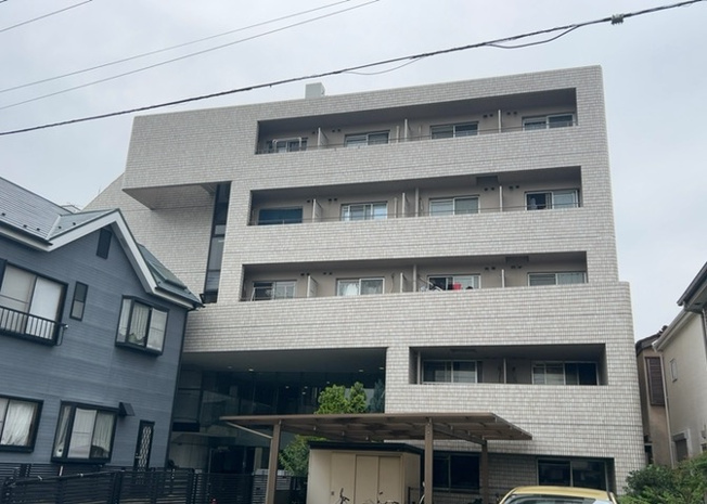 【構造・工法・仕様】 | メゾン・ド・ノア元横山 | ＲＣ造、Reinforced Concreteは直訳すると補強されたコンクリートです。主に柱や梁・床・壁が鉄筋とコンクリートで構成おり、鉄筋を組んだ型枠にコンクリートを流し込んで固めたものを指します。