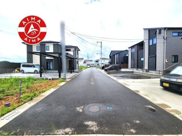 糟屋郡須恵町大字植木第17-2棟（6号棟）の外観|前面道路含む現地の写真です。