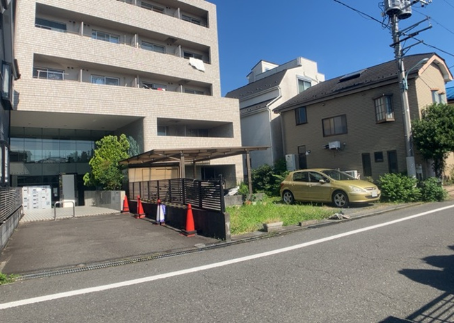 【外観】 | メゾン・ド・ノア元横山 | 隣家の土地はどうなっているのか、生活利便施設が近くにあるのか、学校まで近いかなど、お客様のライフスタイルにあわせたイメージが重要です。また、近くにあると困る施設が近くにないかも確認するといいでしょう。