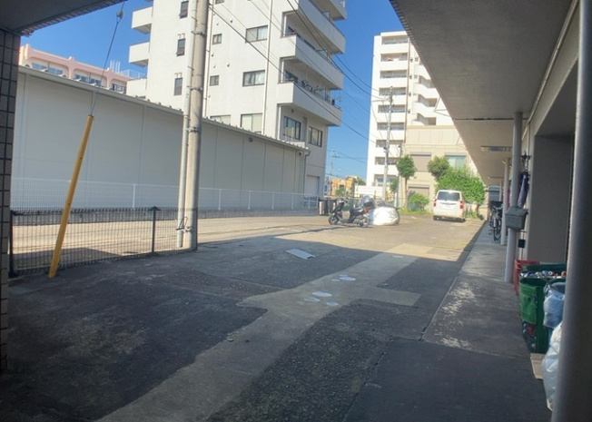 【駐輪場】 | メゾン・ド・ノア元横山 | マンションの駐輪場は、事前に空きがあるか確認を取ると安心です。せっかく入居したのに駐輪スペースがない！なんてことになったら大変ですよね。そこで、内見時や購入前にはまず事前に確認しておくと良いでしょう。