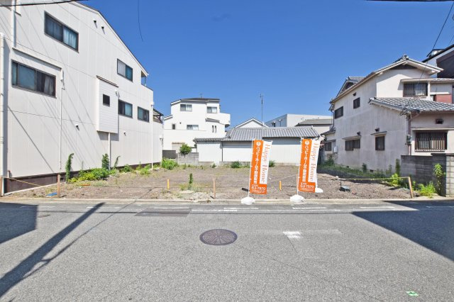 尼崎市西難波町2丁目建築条件無し売土地│限定1区画の外観|現地外観正面写真写真です。
間口も広く、理想の住まいが叶えられます。