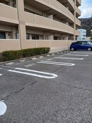 【駐車場】 | ポルトーネ | 駐車場があるので、車を買う予定の方も安心です